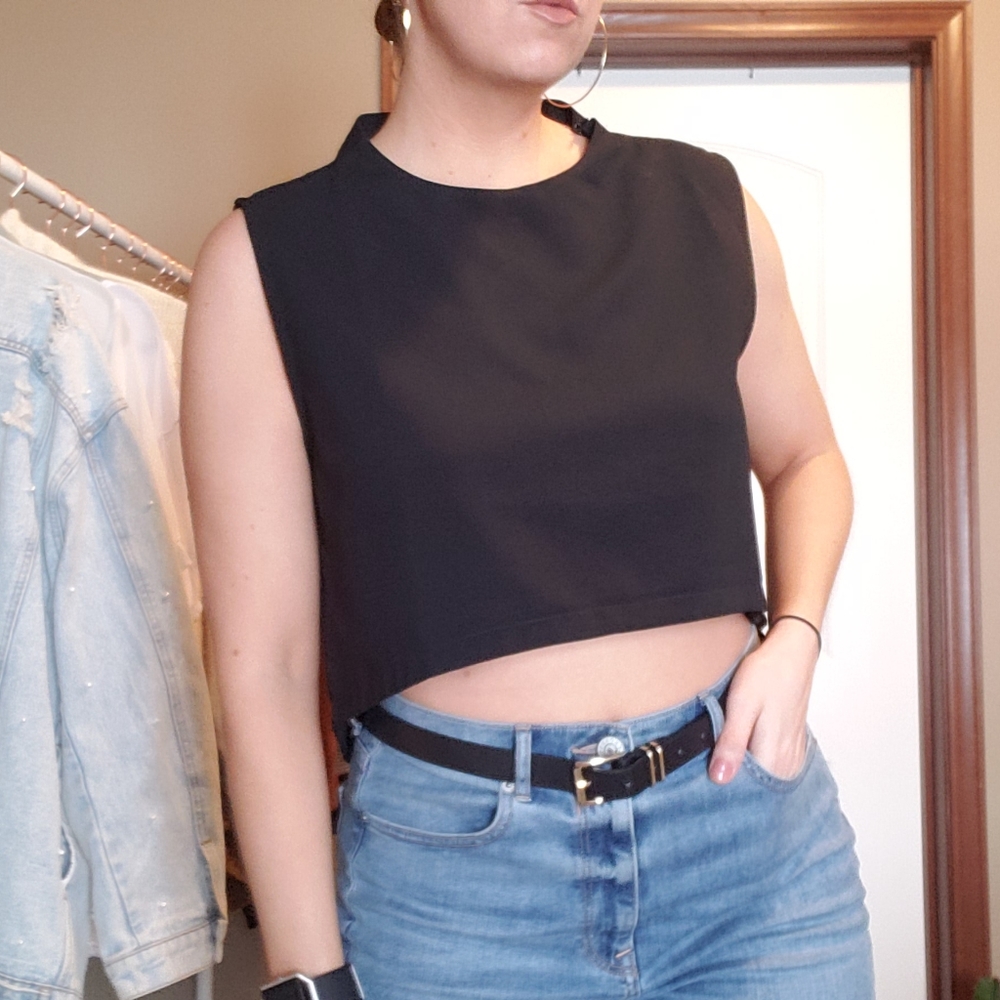 CROPPED TOP